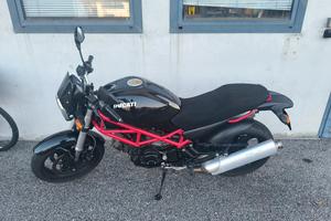 Ducati Monster 695 