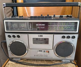Radio mangiacassette.