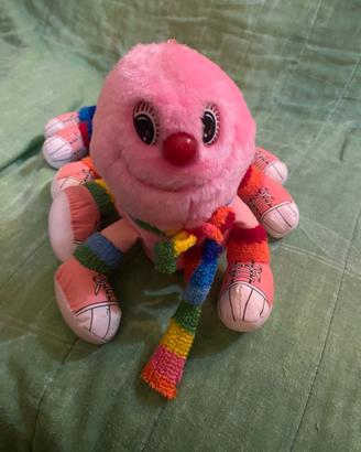 Millepiedi rosa - bruci con scarpe da ginnastica
