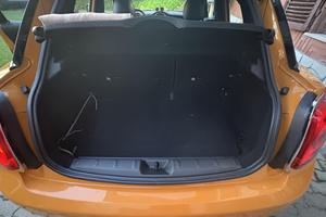 Mini Coper D 5 porte Cambio automatico.