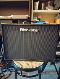 Amplificatore per chitarra con pedaliiera