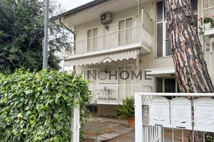Appartamento di 160 m² con 5 locali e box auto a R