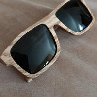occhiali da sole in legno 