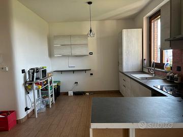 cucina moderna completa con penisola