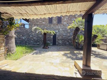 Villa con giardino di 1000 mq fronte Asinara