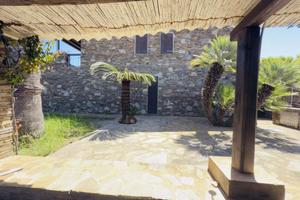 Villa con giardino di 1000 mq fronte Asinara