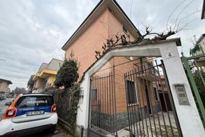 VILLA SINGOLA A PADERNO DUGNANO