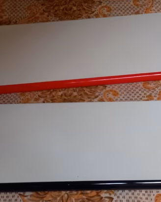 mensole in legno bianco con bordo arrotondato 