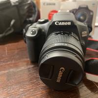 Canon EOS 1300 D con accessori