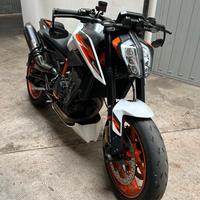 KTM 890 Duke R