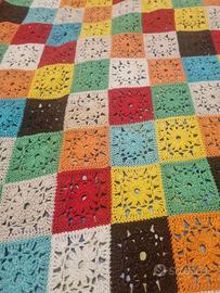 copriletto a quadri colorato