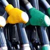 Distributore carburanti bianco con rendita