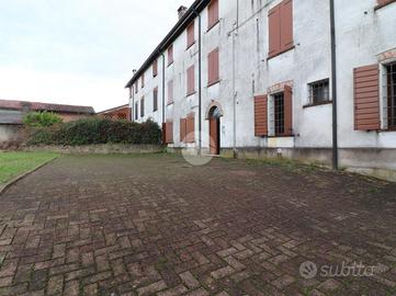 MULTILOCALE A CASTEL D'ARIO