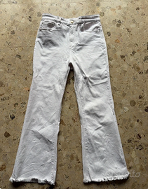 Jeans a vita alta a campana bianco Stradivarius