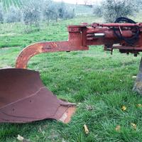 Aratro monovomere idraulico