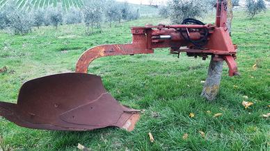 Aratro monovomere idraulico