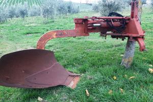 Aratro monovomere idraulico