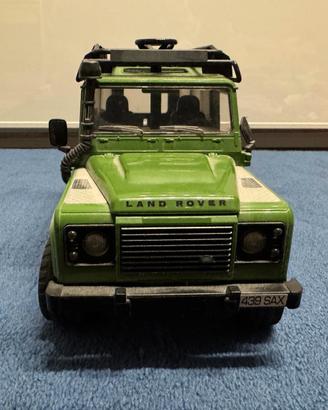 Bruder DEFENDER con rimorchio 