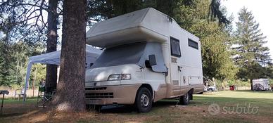 Camper mansardato CI 5 posti