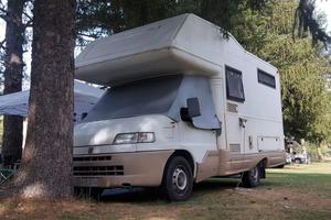 Camper mansardato CI 5 posti