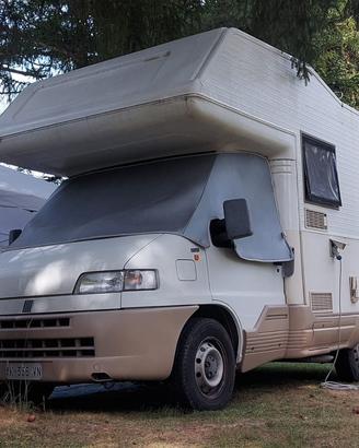Camper mansardato CI 5 posti