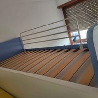 Struttura letto a soppalco e materasso