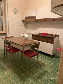 Cucina con macchina gas completa