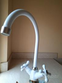 Rubinetto cucina bianco