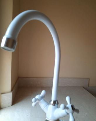 Rubinetto cucina bianco