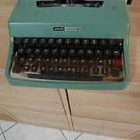macchina da scrivere Olivetti 