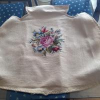 Copertura per sedia antica, ricamata punto croce