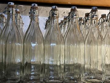 Damigiane e bottiglie