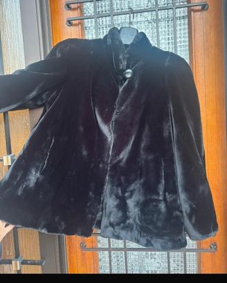 Pelliccia nera ecologica