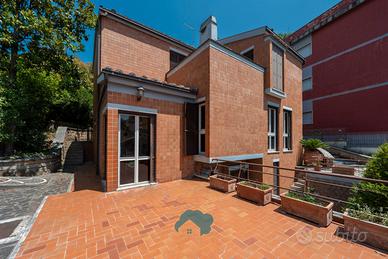 POLI: VILLA AMPIA METRATURA CENTRO PAESE