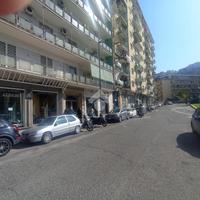 NEGOZIO A NAPOLI