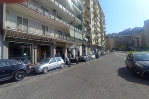 NEGOZIO A NAPOLI