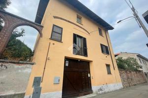 CASA SEMINDIPENDENTE A GHEMME