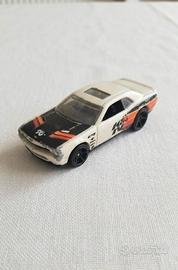 Hot Wheels Dodge Challenger SRT8 Bianca Modellino 