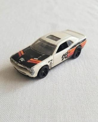 Hot Wheels Dodge Challenger SRT8 Bianca Modellino 