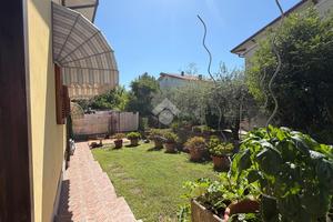 CASA SEMINDIPENDENTE A LUNI