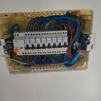 Esperto in elettricista civile e stuccatura