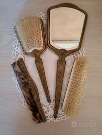 Antico set da toilette in ottone con ricamo a mano