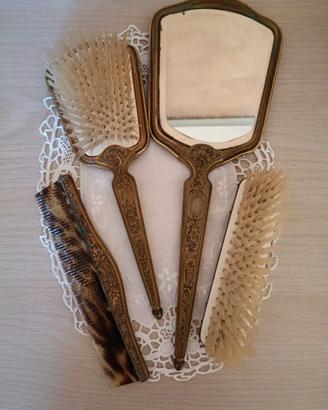 Antico set da toilette in ottone con ricamo a mano
