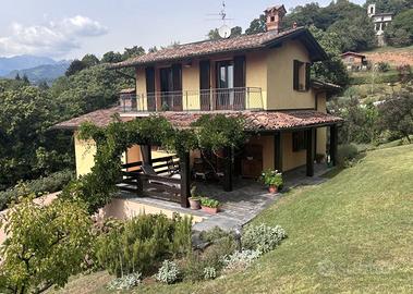 Villa singola con giardino e ampi spazi interni