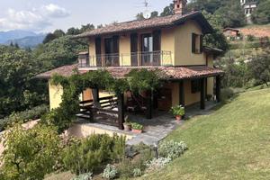 Villa singola con giardino e ampi spazi interni