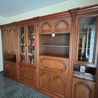 CREDENZA IN NOCE E TAVOLO CON 6 SEDIE IN STOFFA!