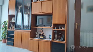 Mobile e tavolo per salotto