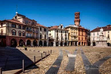 Bilocale con posto auto e balcone - vercelli