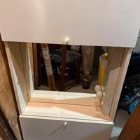 Mobile per bagno con specchio e lampadine