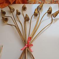 10 rami dorati con decorazione a cono